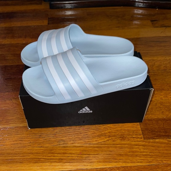 adidas Shoes - Brand new woman’s adidas size 7